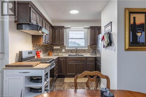 105 Rockwood Avenue, St. Catharines, ON - Indoor Photo Showing Kitchen