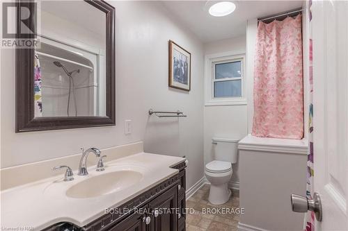 105 Rockwood Avenue, St. Catharines, ON - Indoor Photo Showing Bathroom