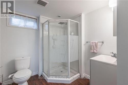 105 Rockwood Avenue, St. Catharines, ON - Indoor Photo Showing Bathroom