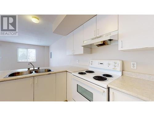 9216 86 Street, Fort St. John, BC - Indoor Photo Showing Kitchen With Double Sink