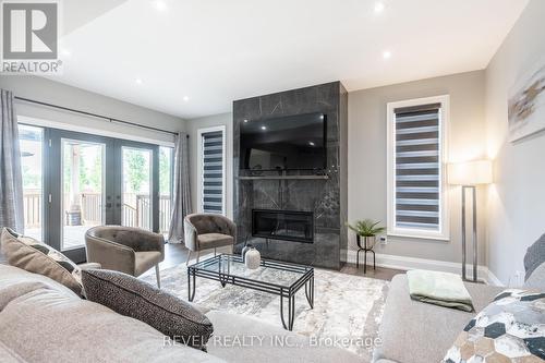 148 Susan Drive, Pelham, ON - Indoor Photo Showing Living Room With Fireplace