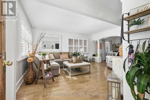 162 Montgomery Street, Peterborough (Otonabee), ON - Indoor Photo Showing Living Room