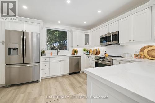 162 Montgomery Street, Peterborough (Otonabee), ON - Indoor Photo Showing Kitchen With Upgraded Kitchen