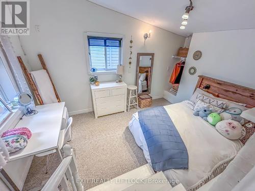 162 Montgomery Street, Peterborough (Otonabee), ON - Indoor Photo Showing Bedroom