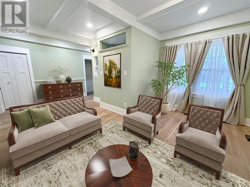 189 1 Street, Princeton, BC - Indoor Photo Showing Living Room