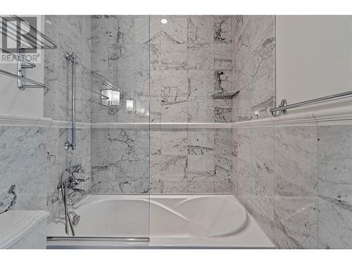 Bedroom 2 ensuite - 1180 Stoneypointe Court, Kelowna, BC - Indoor Photo Showing Bathroom