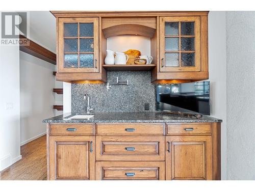 coffee/ wetbar - 1180 Stoneypointe Court, Kelowna, BC - Indoor Photo Showing Kitchen