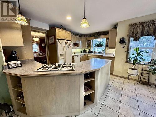 4972 Canium Court, 108 Mile Ranch, BC - Indoor Photo Showing Kitchen