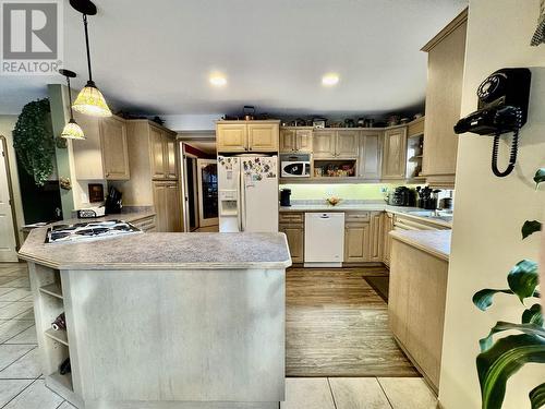 4972 Canium Court, 108 Mile Ranch, BC - Indoor Photo Showing Kitchen