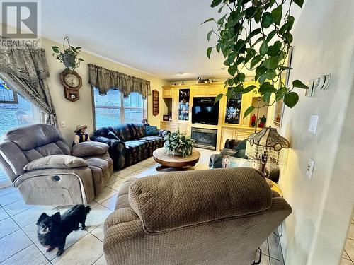 4972 Canium Court, 108 Mile Ranch, BC - Indoor Photo Showing Living Room