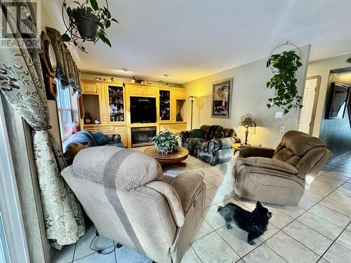 4972 Canium Court, 108 Mile Ranch, BC - Indoor Photo Showing Living Room