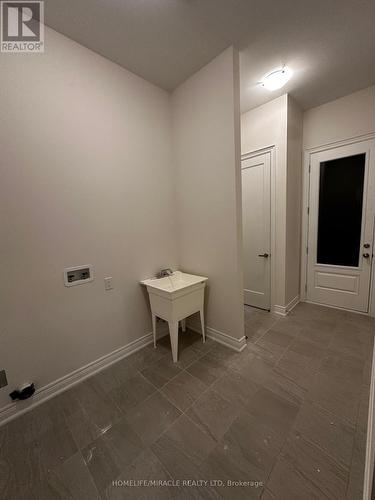 126 Petal Avenue, East Gwillimbury, ON - Indoor Photo Showing Other Room