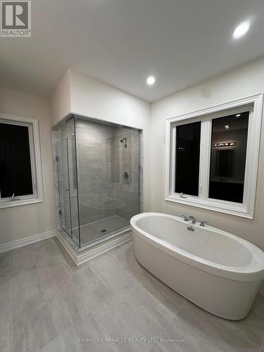 126 Petal Avenue, East Gwillimbury, ON - Indoor Photo Showing Bathroom