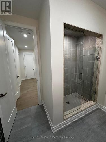 126 Petal Avenue, East Gwillimbury, ON - Indoor Photo Showing Bathroom