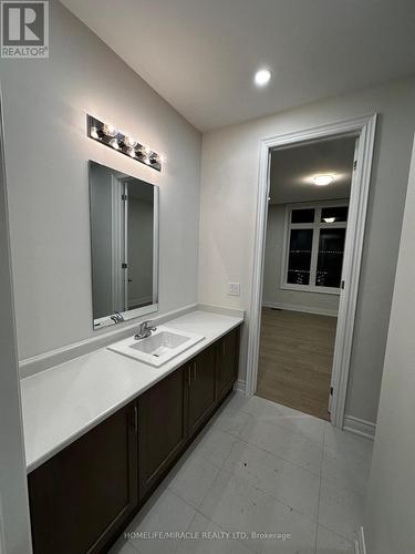 126 Petal Avenue, East Gwillimbury, ON - Indoor Photo Showing Bathroom