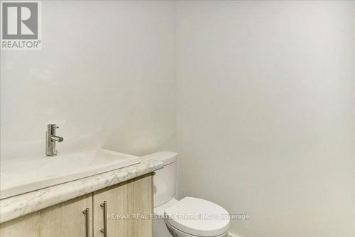 31 Rainwater Lane, Barrie, ON - Indoor Photo Showing Bathroom