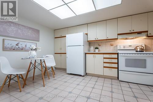 504 - 1201 North Shore Boulevard E, Burlington, ON - Indoor Photo Showing Kitchen