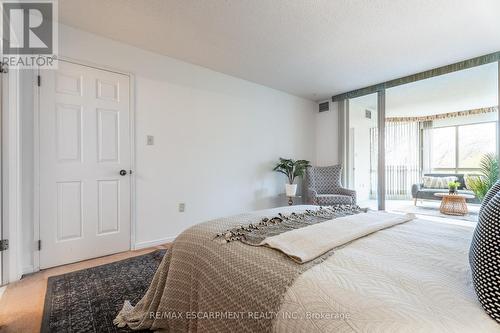 504 - 1201 North Shore Boulevard E, Burlington, ON - Indoor Photo Showing Bedroom