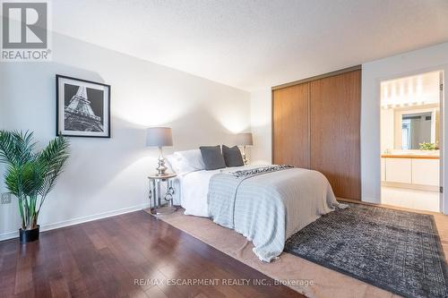 504 - 1201 North Shore Boulevard E, Burlington, ON - Indoor Photo Showing Bedroom