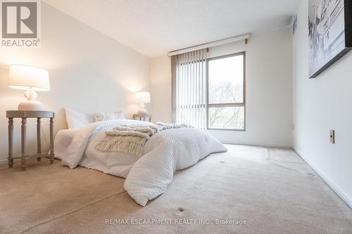 504 - 1201 North Shore Boulevard E, Burlington, ON - Indoor Photo Showing Bedroom