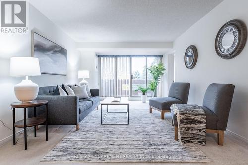 504 - 1201 North Shore Boulevard E, Burlington, ON - Indoor Photo Showing Living Room