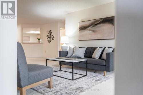 504 - 1201 North Shore Boulevard E, Burlington, ON - Indoor Photo Showing Living Room