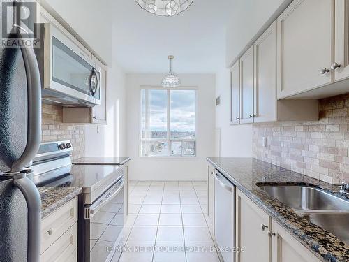 807 - 2772 Keele St Street, Toronto, ON - Indoor Photo Showing Kitchen With Double Sink