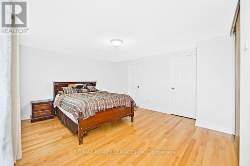 132 Ashridge Court, Mississauga, ON - Indoor Photo Showing Bedroom