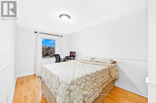 132 Ashridge Court, Mississauga, ON - Indoor Photo Showing Bedroom