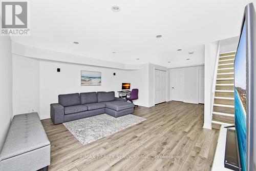 132 Ashridge Court, Mississauga, ON - Indoor Photo Showing Living Room