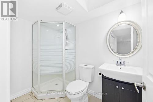 132 Ashridge Court, Mississauga, ON - Indoor Photo Showing Bathroom