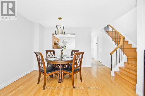 132 Ashridge Court, Mississauga, ON - Indoor Photo Showing Dining Room