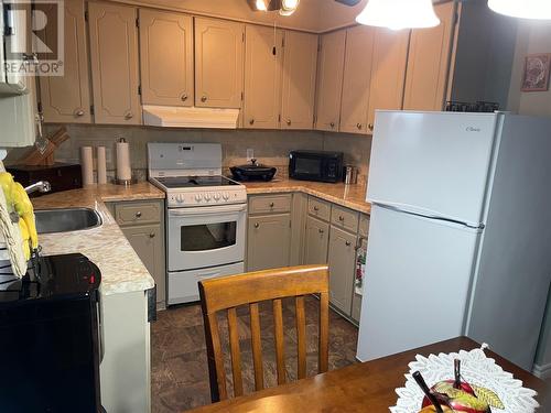 10 Water Front Road, Roberts Arm, NL - Indoor Photo Showing Kitchen