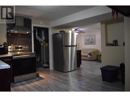 3072 Springfield Road, Kelowna, BC - Indoor Photo Showing Kitchen