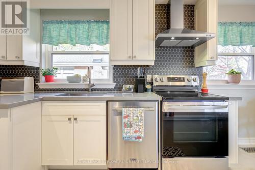 2301 Woodward Avenue, Burlington, ON - Indoor Photo Showing Kitchen