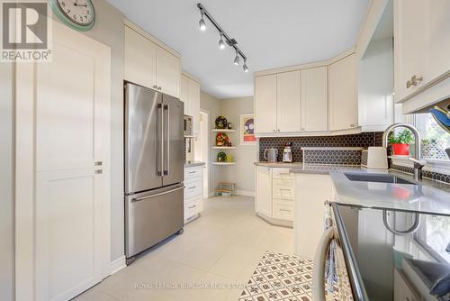 2301 Woodward Avenue, Burlington, ON - Indoor Photo Showing Kitchen