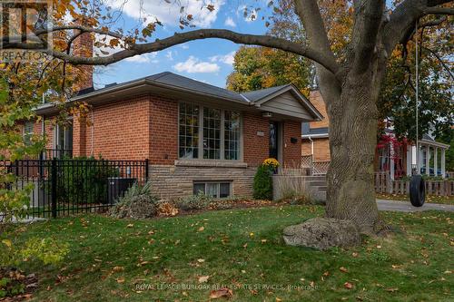 2301 Woodward Avenue, Burlington, ON - Outdoor