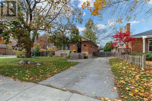 2301 Woodward Avenue, Burlington, ON - Outdoor