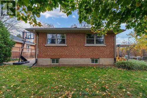 2301 Woodward Avenue, Burlington, ON - Outdoor