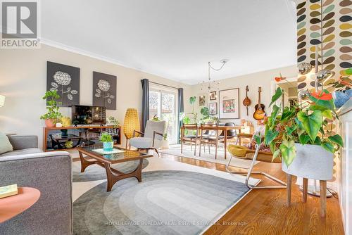 2301 Woodward Avenue, Burlington, ON - Indoor Photo Showing Living Room