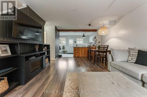 63 - 226 Highview Avenue W, London, ON - Indoor Photo Showing Living Room With Fireplace