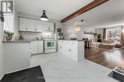 63 - 226 Highview Avenue W, London, ON - Indoor Photo Showing Kitchen