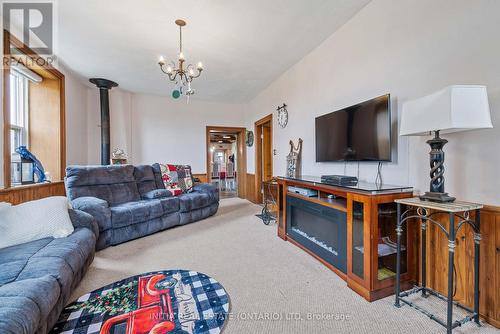 312621 Highway 6, Southgate, ON - Indoor Photo Showing Living Room