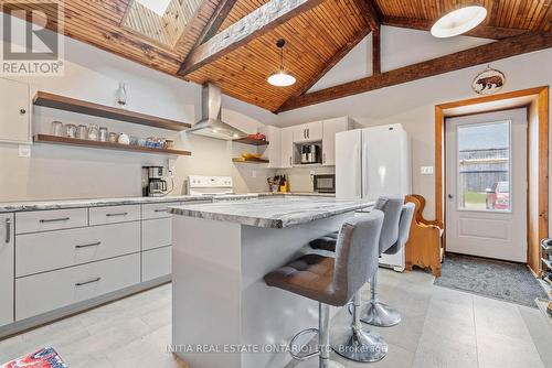 312621 Highway 6, Southgate, ON - Indoor Photo Showing Kitchen With Upgraded Kitchen