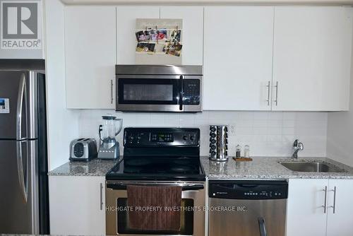 2705 - 55 Bremner Boulevard, Toronto, ON - Indoor Photo Showing Kitchen With Upgraded Kitchen