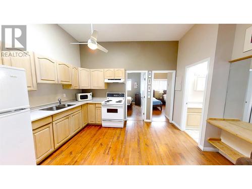 Kitchen - 1028 Lakeshore Drive Unit# 221, Penticton, BC - Indoor Photo Showing Kitchen With Double Sink