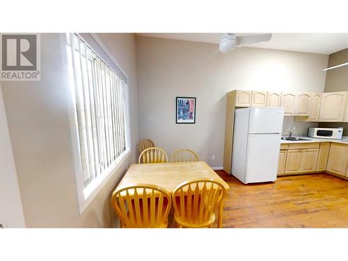 dining area - 1028 Lakeshore Drive Unit# 221, Penticton, BC - Indoor Photo Showing Kitchen