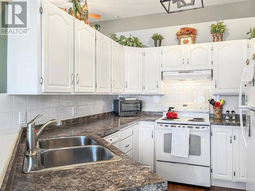 10500 Orchard Crescent Unit# 4, Summerland, BC - Indoor Photo Showing Kitchen With Double Sink