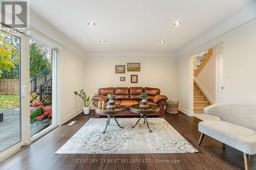 2667 Thorn Lodge Drive, Mississauga, ON - Indoor Photo Showing Living Room