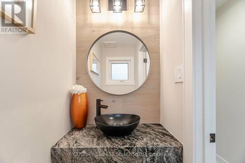 2667 Thorn Lodge Drive, Mississauga, ON - Indoor Photo Showing Bathroom